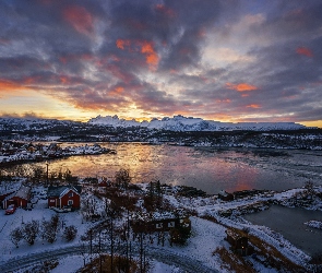 Norwegia, Chmury, Rzeka, Wschód słońca, Domy, Zima, Region Nordland, Gmina Bodø, Cieśnina Saltstraumen