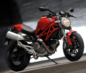 Ducati Monster 696, Stopka