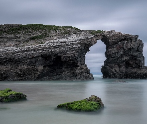 Galicja, Głazy, Mech, Hiszpania, Prowincja Lugo, Plaża As Catedrais, Morze, Gminna Ribadeo, Skała, Łuk, Ocean Atlantycki, Skalny