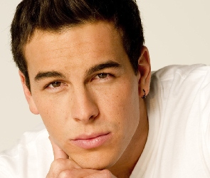 Mężczyzna, Mario Casas, Aktor