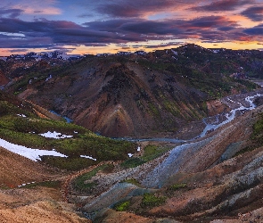 Rzeka, Zachód Słońca, Góry Landmannalaugar, Chmury, Skały ryolitowe, Islandia, Tęczowe Góry