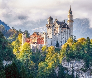 Region Allgäu, Bawaria, Niemcy, Mgła, Góry Alpy, Zamek Neuschwanstein, Drzewa, Gmina Schwangau