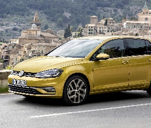 Budynki, 2017, Volkswagen Golf 7, Facelift