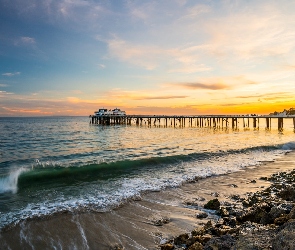 Malibu, Molo, Kalifornia, Stany Zjednoczone, Wschód słońca, Fale, Wybrzeże, Kamienie, Morze