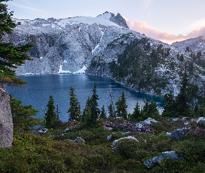 Jezioro Cyclone Lake, Stan Utah, Roślinność, Góry, Kamienie, Stany Zjednoczone