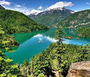 Stan Waszyngton, Jezioro Diablo Lake, Stany Zjednoczone, Góry, Drzewa, Park Narodowy Północnych Gór Kaskadowych, Chmury, Wysepki