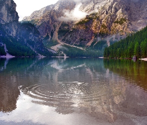 Włochy, Tyrol Południowy, Jezioro Pragser Wildsee, Dolina Val Pusteria, Dolina Val di Braies, Góry Dolomity