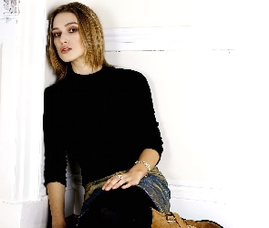 Keira Knightley, Czarna Bluzka
