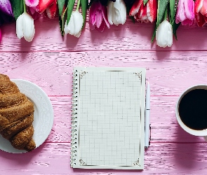 Croissant, Notes, Rogal, Tulipany, Deski, Kawa, Długopis, Różowe, Talerzyk