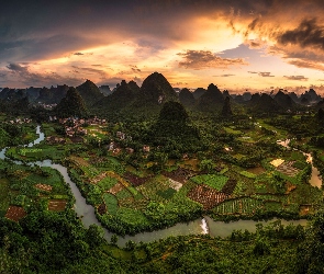 Wschód słońca, Li River, Region Kuangsi, Góry Mao er Shan, Rzeka Gui Jiang, Chiny, Prefektura Guilin