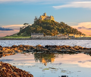 Wyspa St Michael-s Mount, Wzgórze św. Michała, Wybrzeże Kornwalii, Anglia, Skały, Wschód słońca, Kaplica św. Michała, Drzewa, Zatoka Mount-s Bay