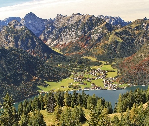 Miejscowość Pertisau, Jezioro Achensee, Tyrol, Austria, Dolina, Drzewa, Lasy, Domy, Góry