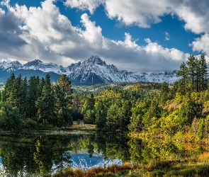 Chmury, Drzewa, Góry, Ośnieżone, Jezioro, Las