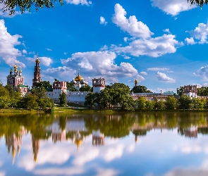 Moskwa, Muzeum, Rosja, Monaster Nowodziewiczy w Moskwie, Drzewa, Klasztor, Chmury, Rzeka Moskwa