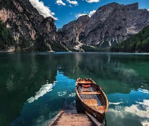 Włochy, Drewniane, Drzewa, Schodki, Łódka, Góra Seekofel, Dolomity, Tyrol Południowy, Jezioro Pragser Wildsee