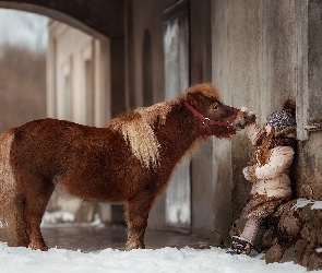 Dziewczynka, Dom, Śnieg, Kuc, Dziecko