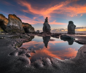 Nowa Zelandia, Region Taranaki, Zachód słońca, Plaża, Skały, Tongaporutu