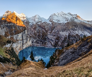 Góry Alpy Berneńskie, Szwajcaria, Kanton Berno, Jezioro Oeschinen
