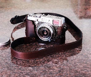 Fujifilm X100S, Pasek, Aparat fotograficzny