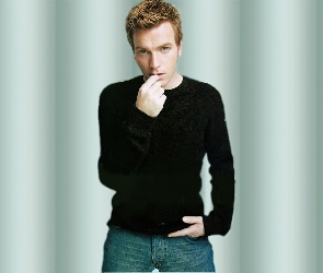 czarny sweterek, jeansy, Ewan McGregor