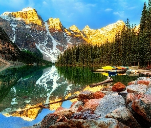 Kanada, Kamienie, Jezioro Moraine, Odbicie, Dolina Dziesięciu Szczytów, Las, Prowincja Alberta, Park Narodowy Banff, Góry