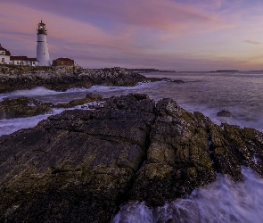 Zatoka Casco, Stany Zjednoczone, Latarnia morska Portland Head Light, Stan Maine, Morze, Cape Elizabeth, Zachód słońca, Skały