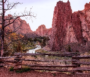 Smith Rock State Park, Skały, Ogrodzenie, Stan Oregon, Stany Zjednoczone, Rzeka Crooked River