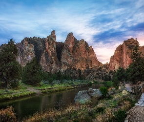 Skały, Ścieżka, Rzeka Crooked River, Mostek, Stany Zjednoczone, Park stanowy Smith Rock State Park, Stan Oregon