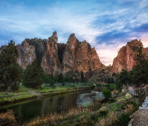 Rzeka Crooked River, Park stanowy Smith Rock State Park, Mostek, Stany Zjednoczone, Ścieżka, Skały, Stan Oregon