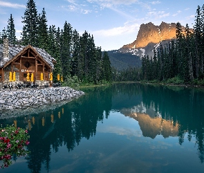 Prowincja Kolumbia Brytyjska, Dom, Góry, Kanada, Drzewa, Park Narodowy Yoho, Jezioro Emerald Lake