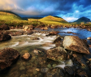 Wyspa Skye, Góry Cuillin, Szkocja, Skały, Kamienie, Rzeka Sligachan, Chmury, Góra Glamaig