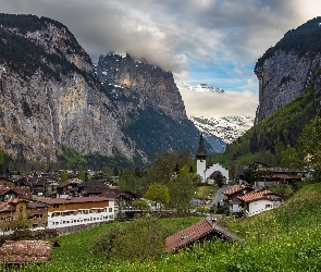 Domy, Miejscowość Lauterbrunnen, Kanton Berno, Szwajcaria, Góry