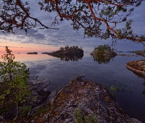 Karelia, Jezioro Ładoga, Wschód słońca, Drzewa, Skały, Wysepki, Rosja