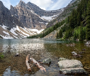 Drzewa, Jezioro Agnes, Góry, Kanada, Śnieg, Kamienie, Prowincja Alberta, Park Narodowy Banff