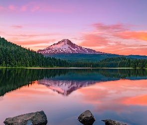 Góry, Stan Oregon, Las, Stany Zjednoczone, Chmury, Drzewa, Stratowulkan Mount Hood, Jezioro Trillium Lake, Kamienie