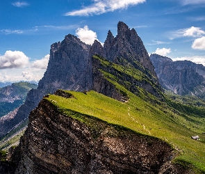 Masyw Odle, Góry Dolomity, Włochy, Doliny, Domki, Prowincja Bolzano, Rezerwat przyrody Puez-Geisler