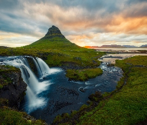  Islandia, Chmury, Wodospad Kirkjufellsfoss, Góra Kirkjufell, Półwysep Snaefellsnes