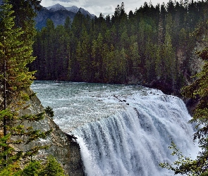 Wodospad Wapta Falls, Las, Góry, Park Narodowy Yoho, Prowincja Kolumbia Brytyjska, Rzeka Kicking Horse, Kanada, Drzewa