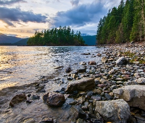 Drzewa, Jezioro Harrison Lake, Kolumbia Brytyjska, Promienie słońca, Kamienie, Park prowincjonalny Sasquatch, Kanada