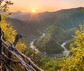 Góry Rodopy, Rzeka Arda, Bułgaria, Drzewa, Promienie słońca, Zakole