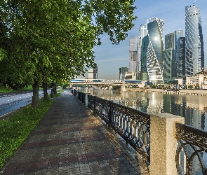 Drzewa, Rzeka, Rosja, Wieżowce, Moskwa, Domy