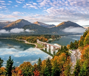 Chmury, Bawaria, Most, Góry Alpy, Niemcy, Zbiornik retencyjny, Droga, Las, Jesień, Jezioro Sylvenstein