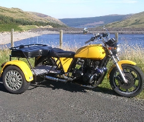 żółty, koła, światła , opony , kierownica, Cruiser, lusterka, tłumik , Chopper, siedzenie