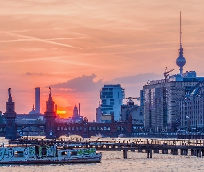Rzeka Szprewa, Berlin, Domy, Wieża telewizyjna, Most Oberbaumbrucke