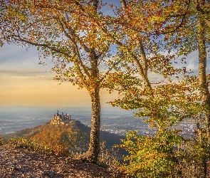 Góra Hohenzollern, Zamek Hohenzollern, Niemcy, Jesień, Badenia-Wirtembergia, Drzewa