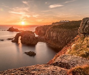 Skały, Punkt widokowy, Morze, Wybrzeże, Anglia, Przylądek Lands End, Enys Dodnan Arch, Kornwalia, Zachód słońca