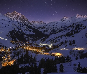 Francja, Światła, Domy, Noc, Drzewa, Zima, Region Rodan-Alpy, Meribel, Góry Alpy