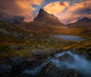 Norwegia, Dolina Romsdalen, Jezioro, Góry, Rzeka, Chmury