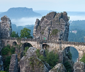 Skały, Drzewa, Góry Połabskie, Niemcy, Bastei, Formacja skalna, Park Narodowy Saskiej Szwajcarii, Most