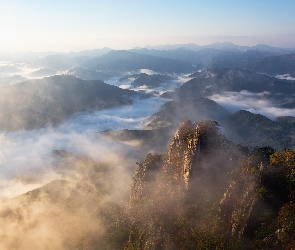 Park prowincjonalny Daedunsan, Góry, Wierzchołki, Korea Południowa, Skały, Drzewa, Prowincja Jeolla Północna, Mgła